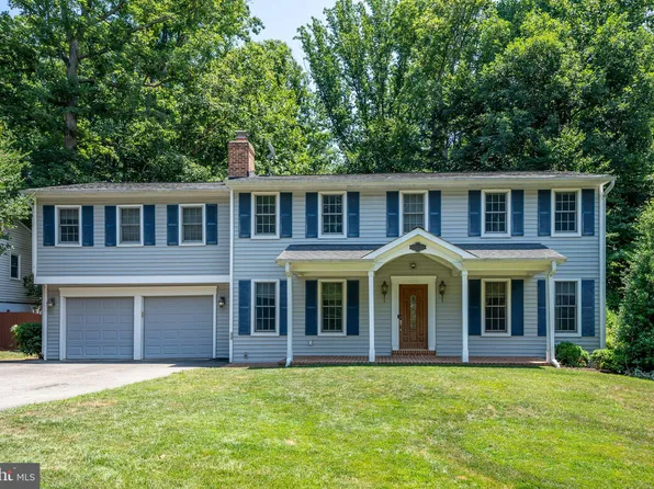 8025 Diving Cliff Ln, Springfield, VA 22153