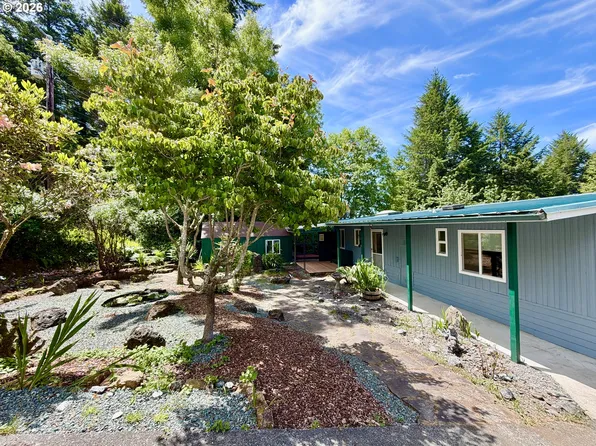 17812 Aqua Vista Ln, Brookings, OR 97415