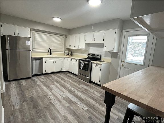 4th image of 3626 Roslyn Ave