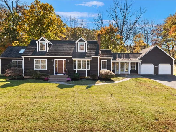 4236 Huckleberry Rd S, Allentown, PA 18104