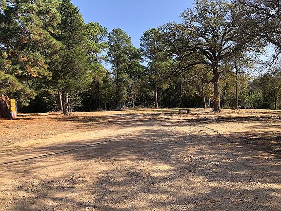 4th image of 185 Cynthia Dr