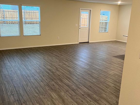 3rd image of 308 Glenwick Ln