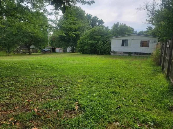 405 E Grant St, Ash Grove, MO 65604