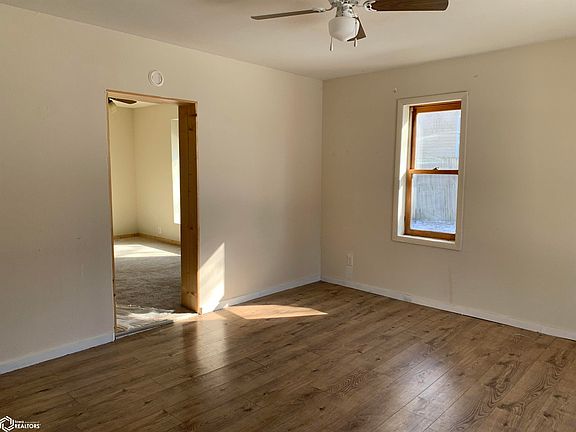 5th image of 609 N Maple St