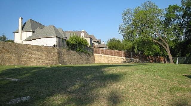 2nd image of 7004 Lake Edge Dr