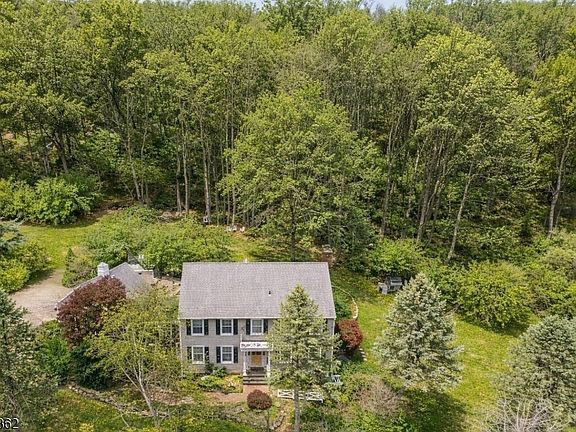 3rd image of 6 Fawn Ridge Rd