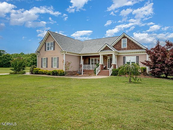 3rd image of 352 Holly Berry Lane