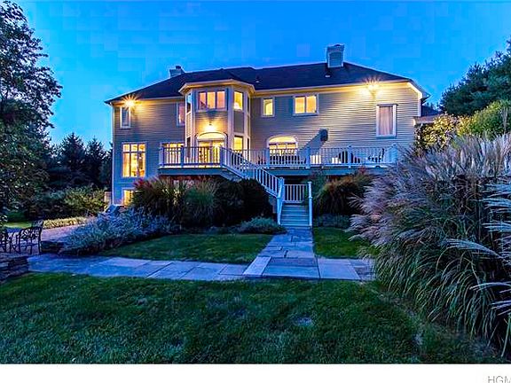 2nd image of 3 Henkers Farm Ln