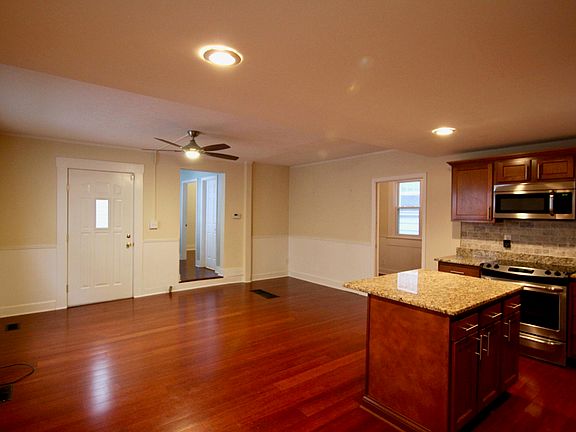 5th image of 941 Mulberry St