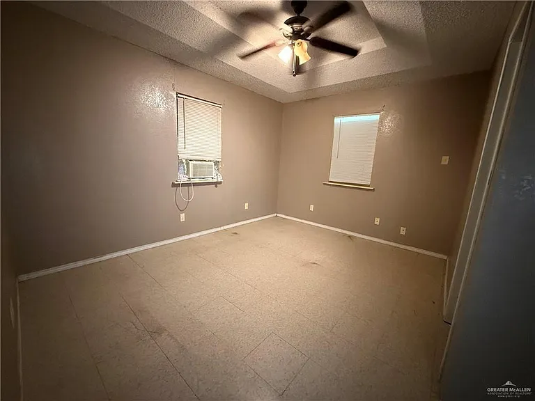 3008 Katrina Ave — Photo 8