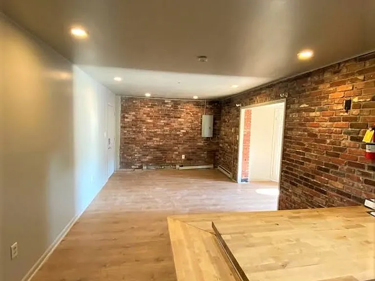 217 S Lincoln St — Photo 6
