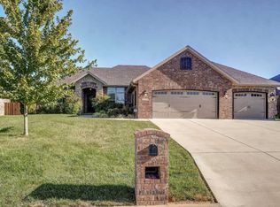 3771 W Stonehinge Dr, Springfield, MO 65807