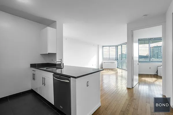 Rented by Bond New York | media 7