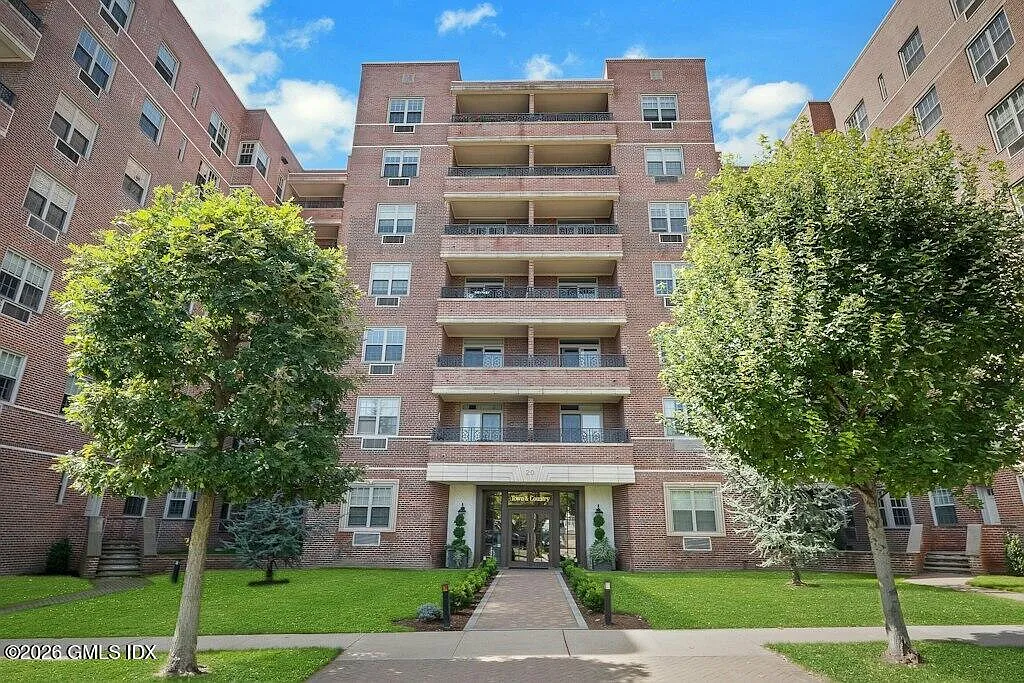 Studio, 648 sqft, $2,700 — Photo 1