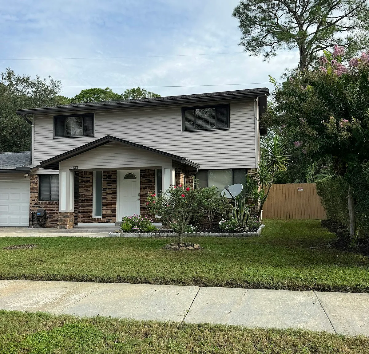 4123 Lazy Hollow Ln N — Photo 2