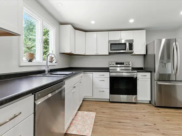 206 College Road, Greene, ME 04236