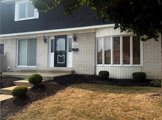 102 Harrogate Sq, Amherst, NY 14221