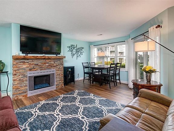 2nd image of 665 2nd St Unit 2D