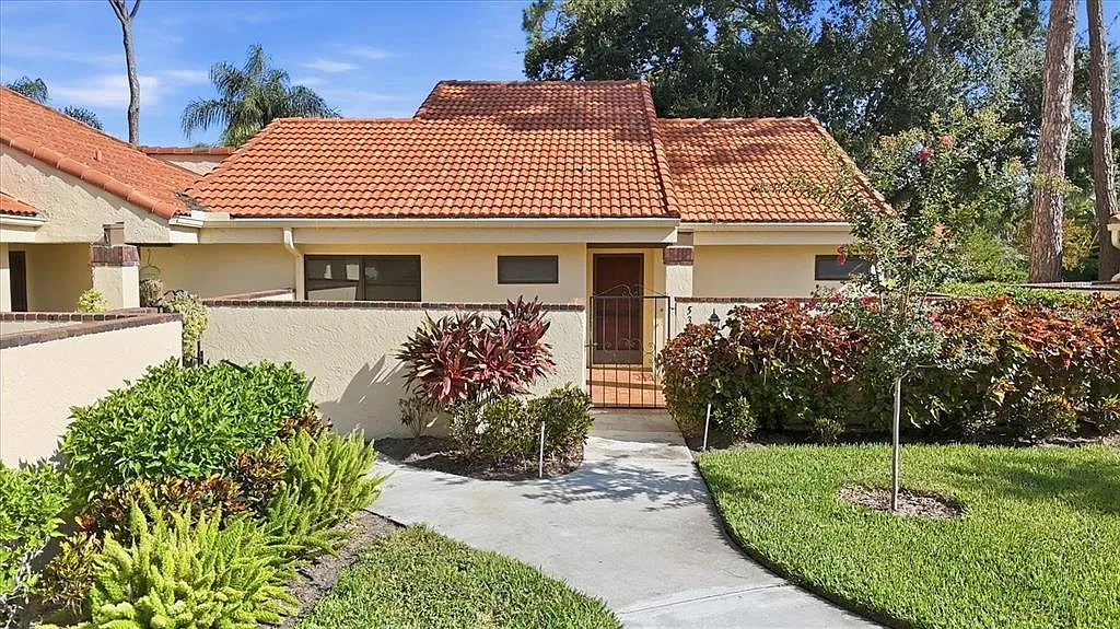 2 bed, 2.0 bath, 1263 sqft, $2,200 — Photo 1