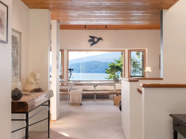 990 Windjammer Rd, Bowen Island, BC V0N 1G2