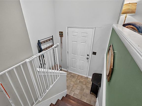 5th image of 302 N Clark St