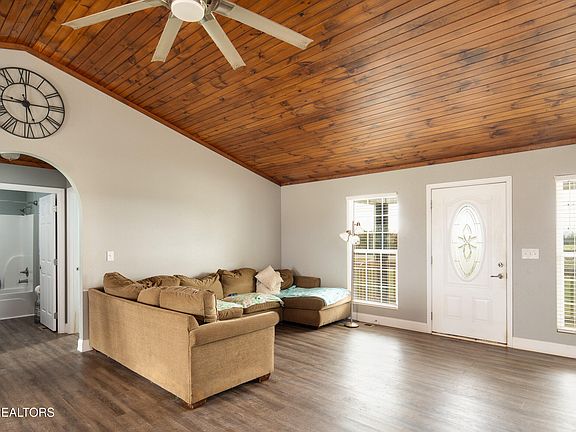 5th image of 935 Oakland Rd