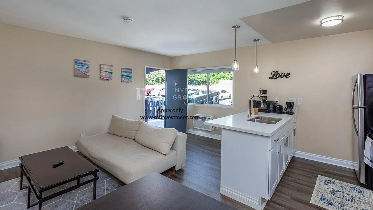 2411 Adams Ave — Photo 2