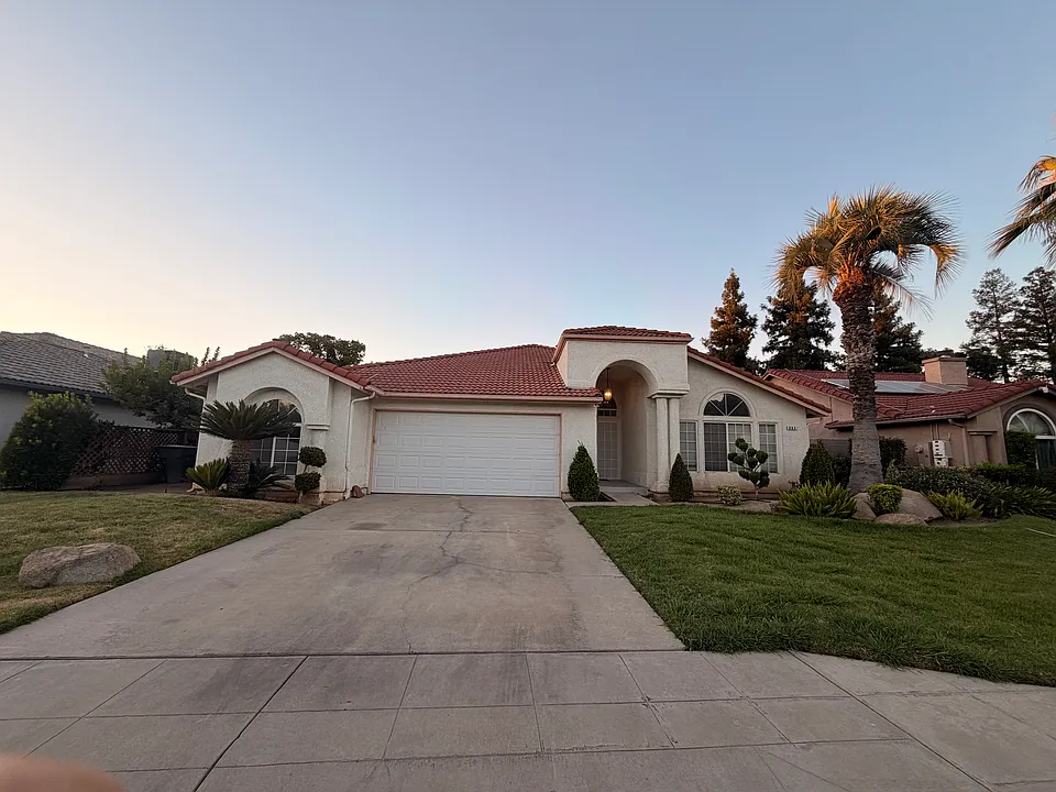 883 Oak Ave