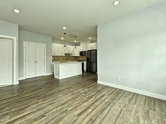 2nd image of 627 Bloomfield Ave #B