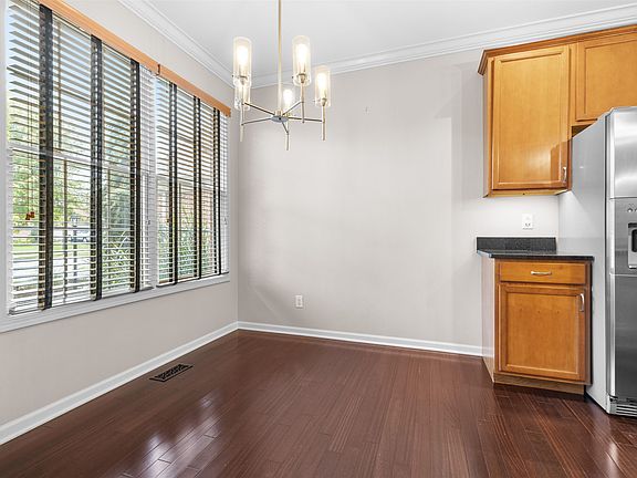 3rd image of 5634 Northcliffe Ln
