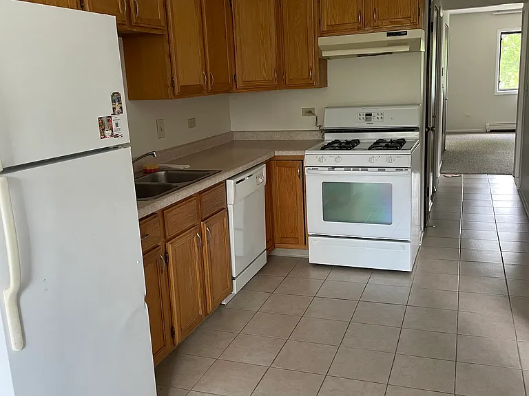 420 N Carter St — Photo 3