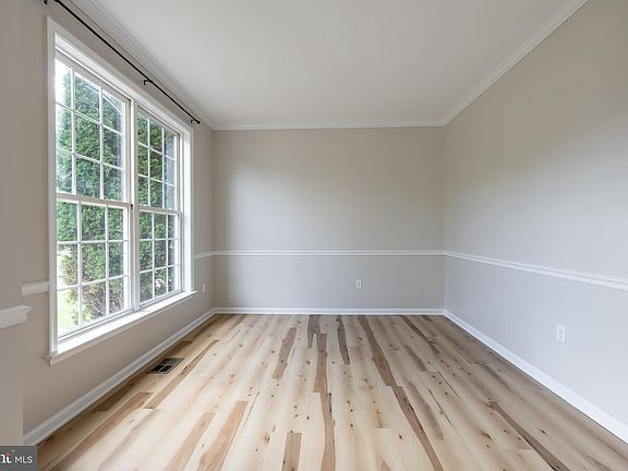5th image of 271 Parker Pl