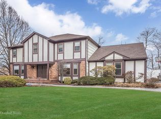 60 Stirrup Ln, Syosset, NY 11791