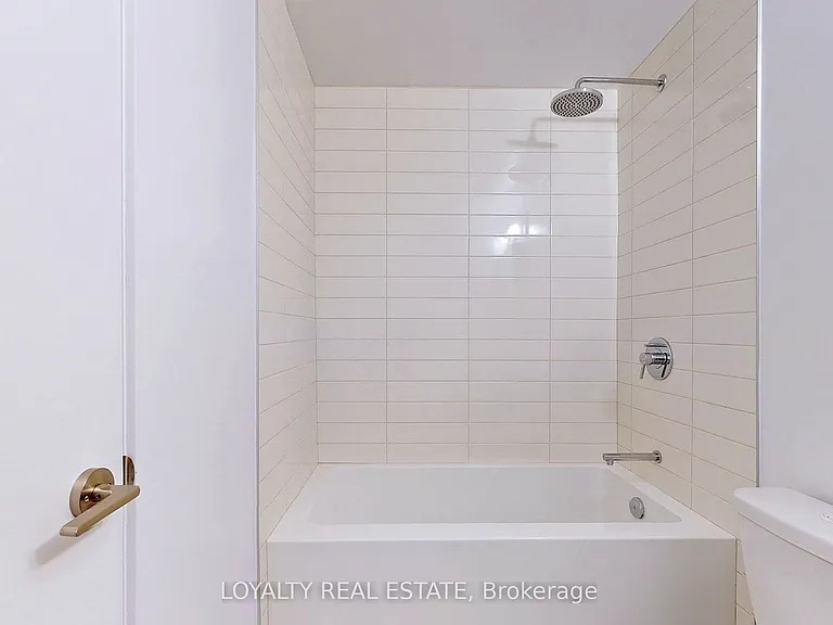 2221 Yonge St #1705 — Photo 27