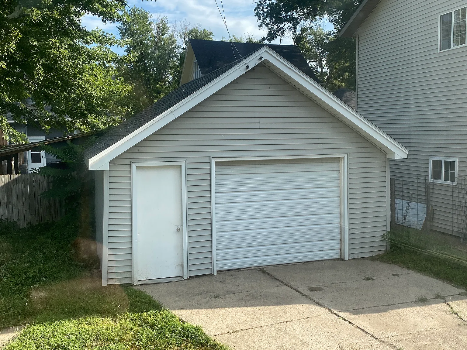 3 bed, 1829 sqft, $1,150 — Photo 2