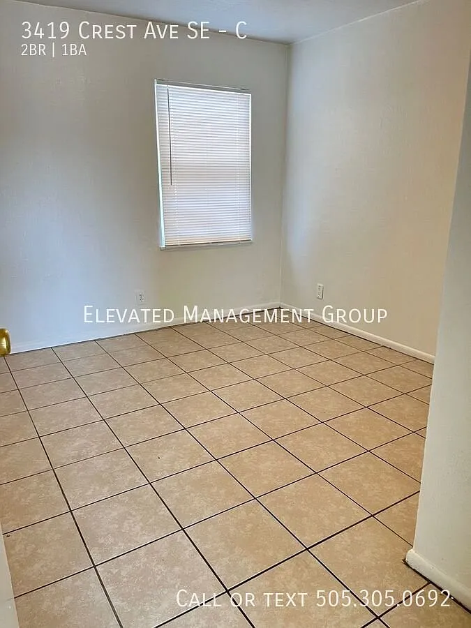 $300 Off First Full Month's Rent! Renovated Downstairs 2 Bedroom Unit! — Photo 4