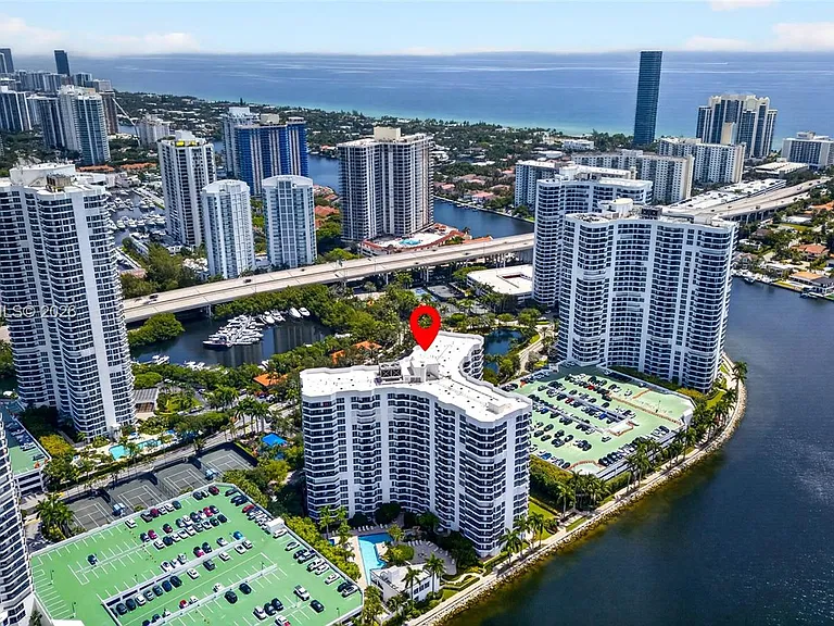 3600 Mystic Pointe Dr #310 — Photo 51