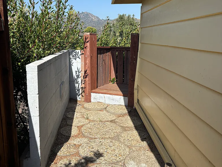 704 Avonglen Ter — Photo 11