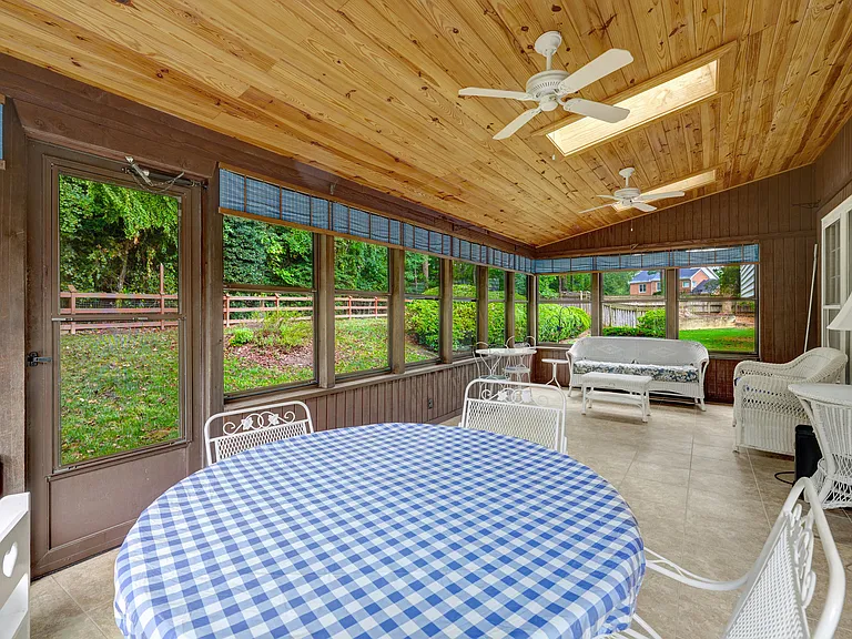 615 Kearney Ct SW — Photo 36