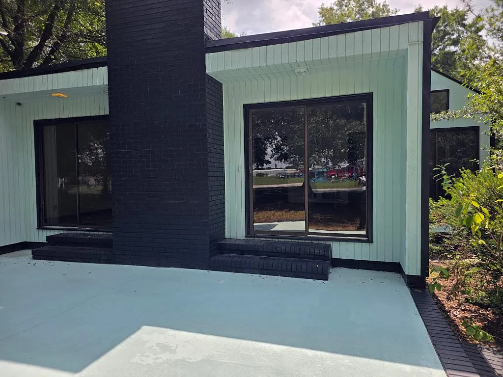 2824 W Black Creek Rd — Photo 2