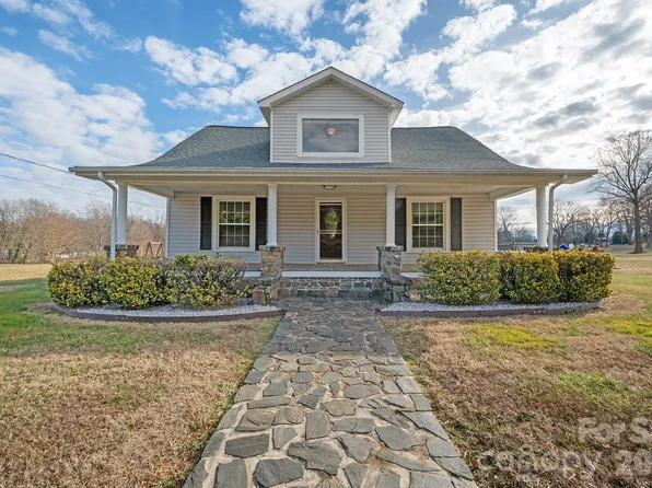 1244 21st St NE, Hickory, NC 28601