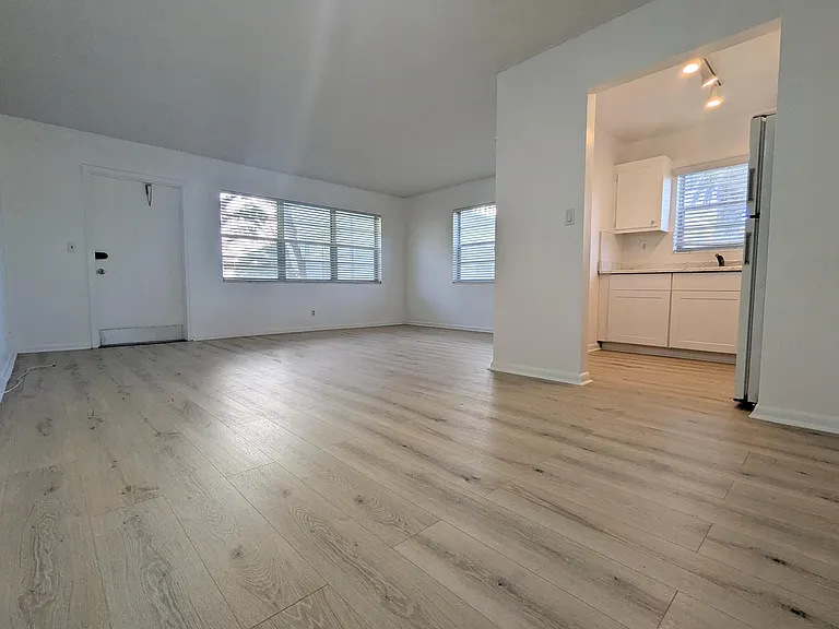 353 Sheffield St E #O — Photo 1