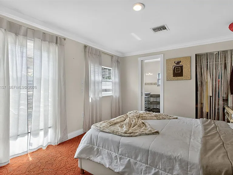 268 SE 8th Ave — Photo 5