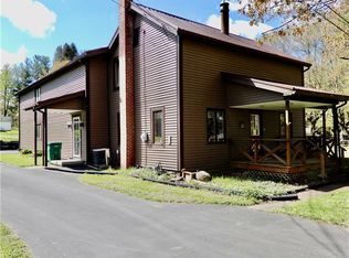 21 Elbow St, Sandy Lake, PA 16145