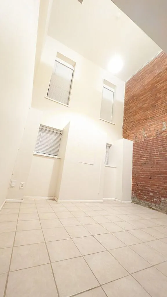 2 bed, 1.5 bath, 1250 sqft, $1,250 — Photo 3