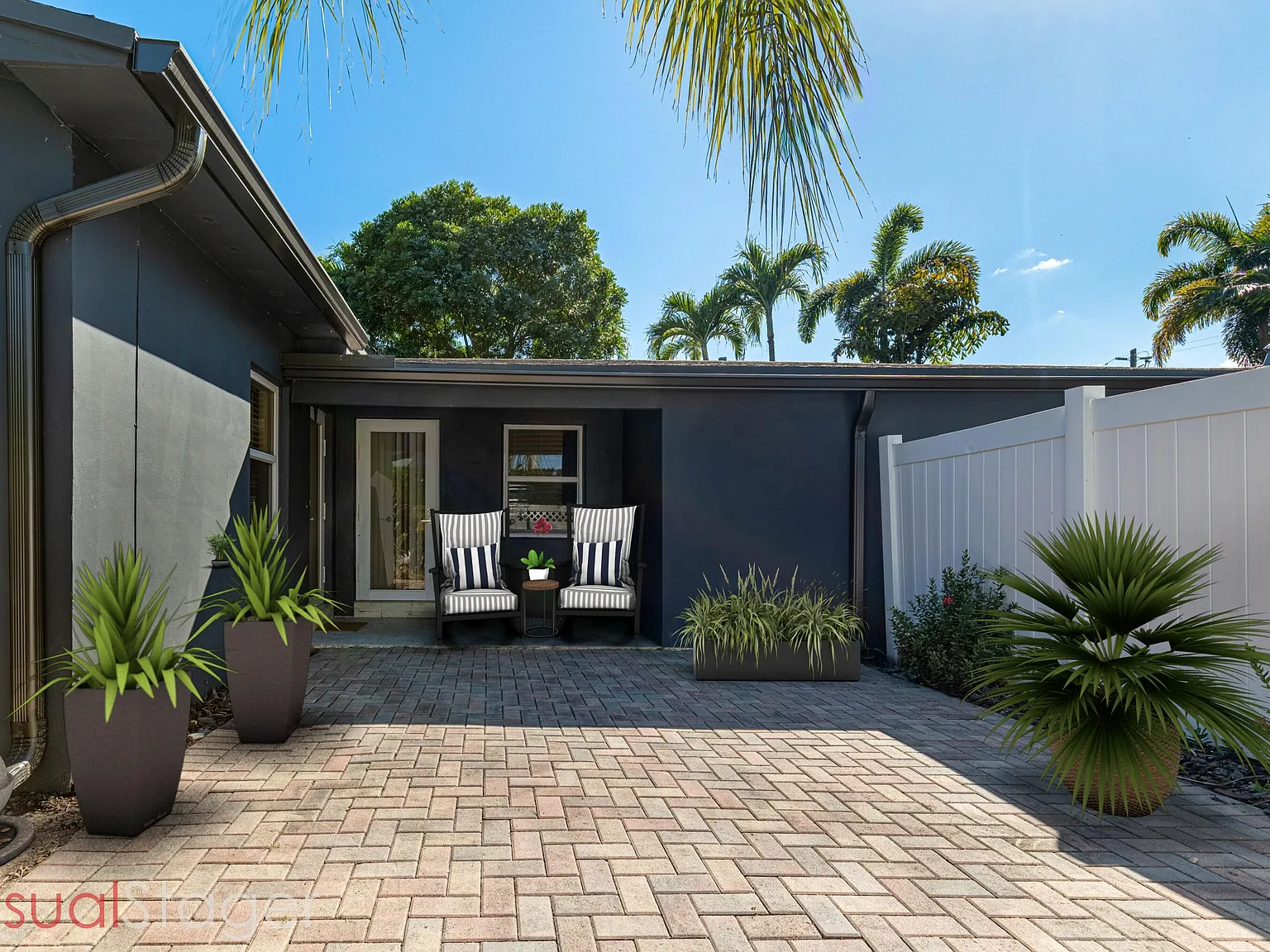 Private 2 Bed 2 Bath Gated Fenced Compound — Photo 4