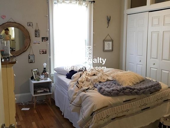 5th image of 36 Cameron Ave #1S
