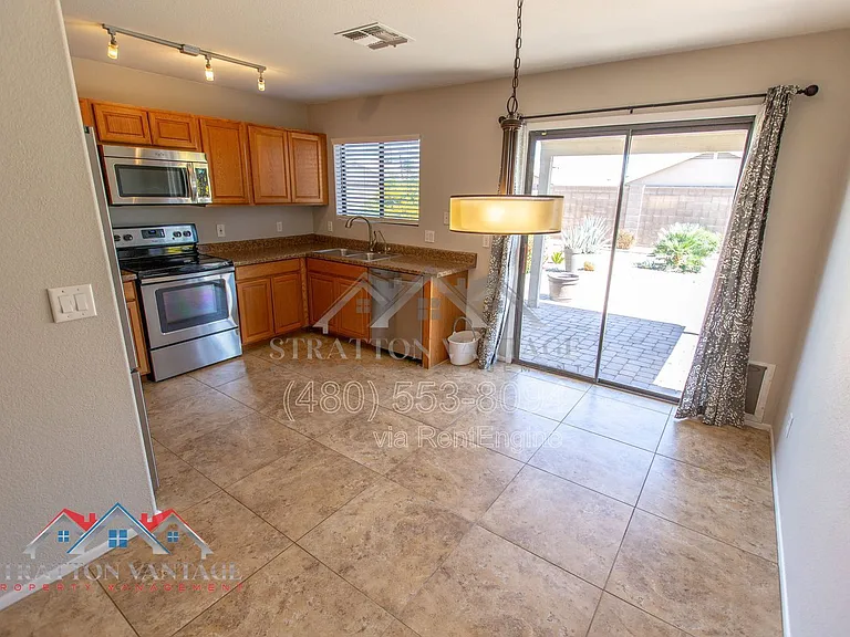 2105 E Donald Dr — Photo 9