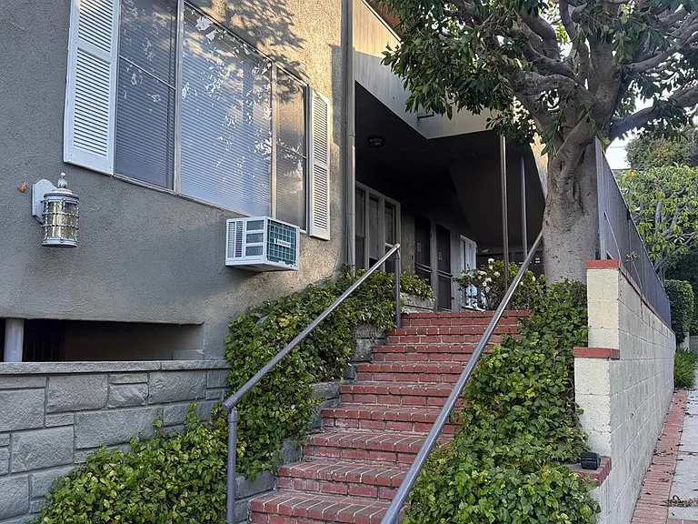 1940 S Beverly Glen Blvd #2 — Photo 2