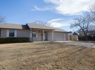 3211 Skylane Dr, Sand Springs, OK 74063